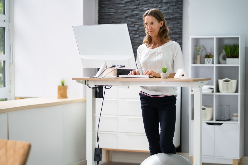 Practical-Tips-for-Using-Standing-Desks